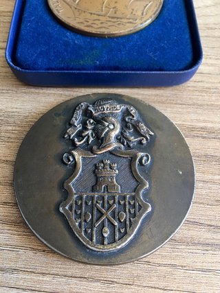 2 Medallas Juan Sebastián Elcano y Australia 1988