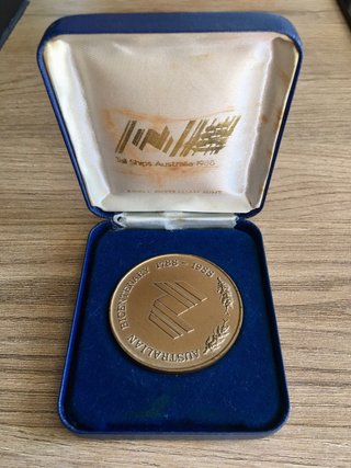 2 Medallas Juan Sebastián Elcano y Australia 1988