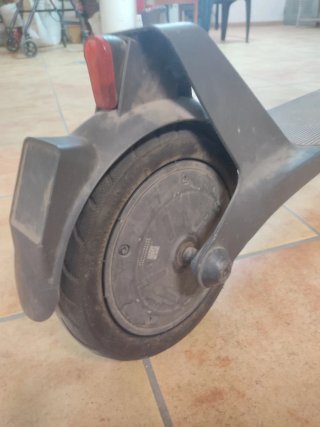 Patinete eléctrico negro