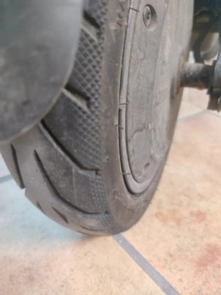 Patinete eléctrico negro