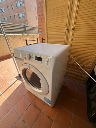 Lavadora blanca con mangueras Como nueva poco uso