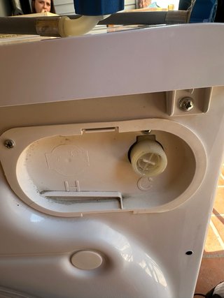 Lavadora blanca con mangueras Como nueva poco uso