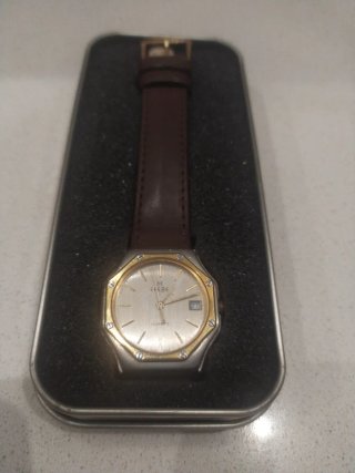 Reloj EFEBE Cuarzo Octogonal Dorado