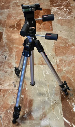 Trípode Manfrotto con rótula