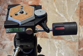 Trípode Manfrotto con rótula