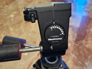 Trípode Manfrotto con rótula