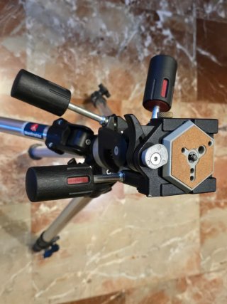 Trípode Manfrotto con rótula