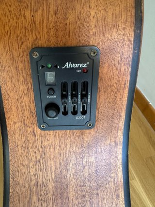 Guitarra Electroacústica Álvarez con Funda rígida
