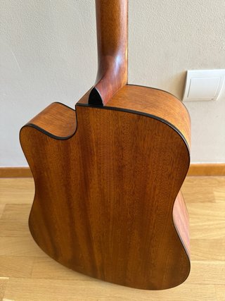 Guitarra Electroacústica Álvarez con Funda rígida