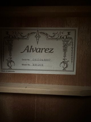 Guitarra Electroacústica Álvarez con Funda rígida