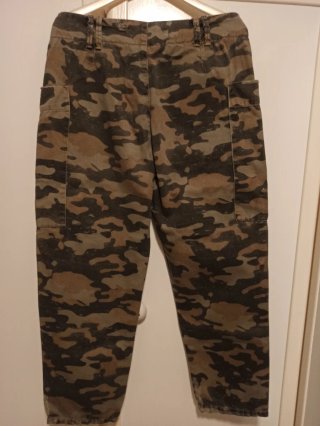 Pantalón Zara Camuflaje Talla M