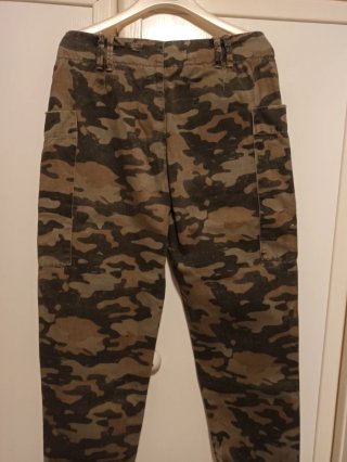 Pantalón Zara Camuflaje Talla M