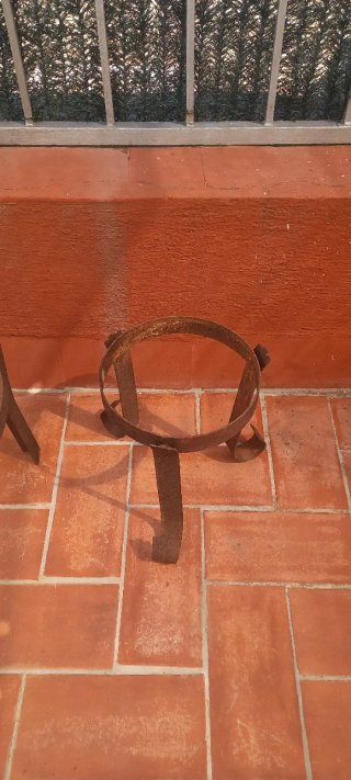 Soporte Macetas de hierro forjado.
