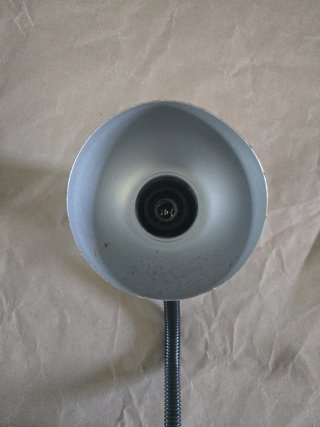 Lampada da comodino bianca e nera