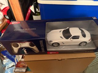 Coche teledirigido Mercedes SLS AMG 1/24