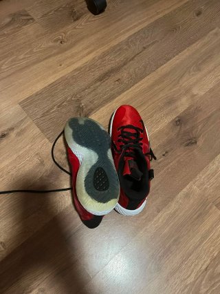 Zapatillas Baloncesto Nike Rojas y Negras