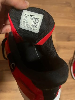 Zapatillas Baloncesto Nike Rojas y Negras