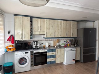Cocina completa beige y azul
