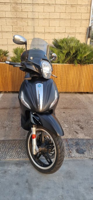 Piaggio Beverly 350 Negra