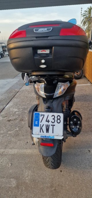 Piaggio Beverly 350 Negra