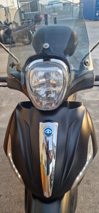 Piaggio Beverly 350 Negra