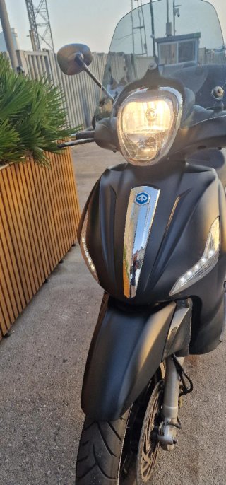 Piaggio Beverly 350 Negra