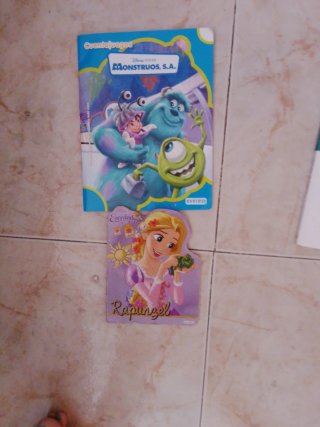 Libros para niños y adultos y juguetes