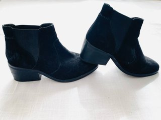 Botines de piel negros