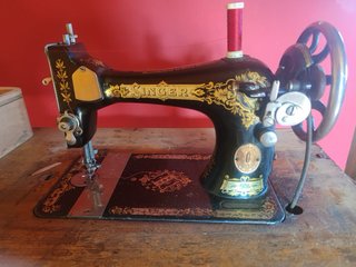 Máquina de coser Singer antigua