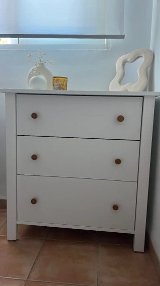 Cómoda de madera blanca 80x40