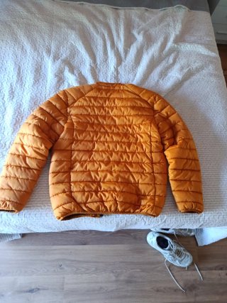 Chaqueta naranja acolchada