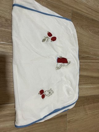 Funda cambiador IKEA blanca con bordes azules