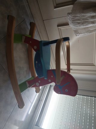Caballito de madera para niños