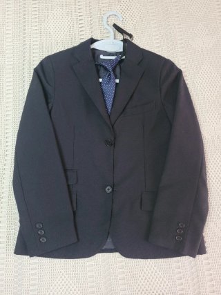 Americana Tizzas. Talla 11-12 niño más corbata.