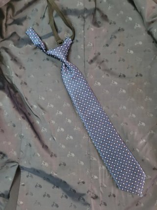 Americana Tizzas. Talla 11-12 niño más corbata.