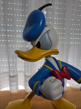 Figura Pato Donald Enfado