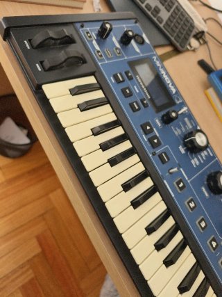 Novation Mininova Sintetizador