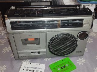 Radio Casete Sanyo M2429F Plata