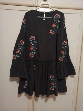 Vestido Zara bordado negro