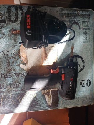 Destornillador Wurth + Cargador Bosch