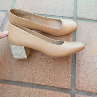 Zapatos de tacón beige