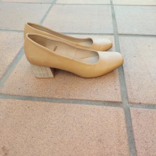 Zapatos de tacón beige