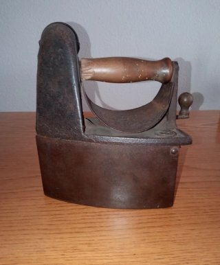 Plancha de hierro antigua