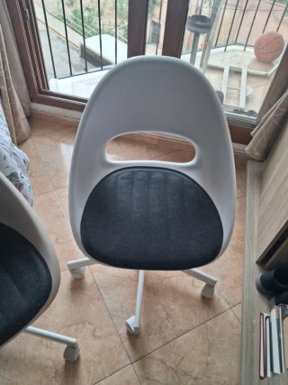 Pack 2 Sillas Escritorio IKEA (Blanco y Beige)