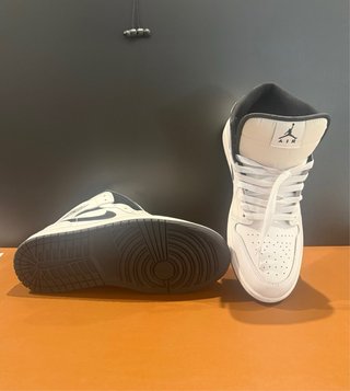Air Jordan 1 Mid Zapatillas Blancas