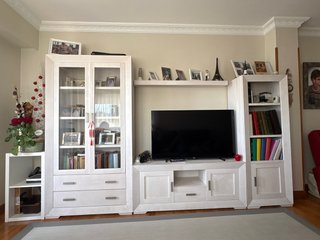 Mueble de salón blanco madera y cristal
