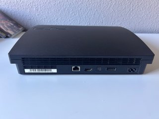 PS3 Slim 150GB + 4 mandos + 14 juegos