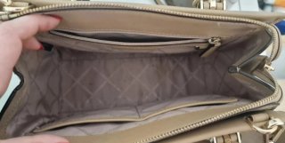 Bolso satchel piel saffiano Michael Kors beige