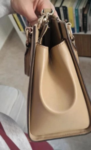 Bolso satchel piel saffiano Michael Kors beige