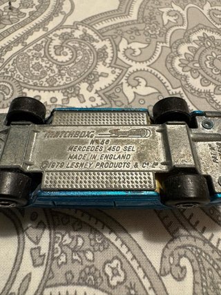 Coche de juguete azul antiguo